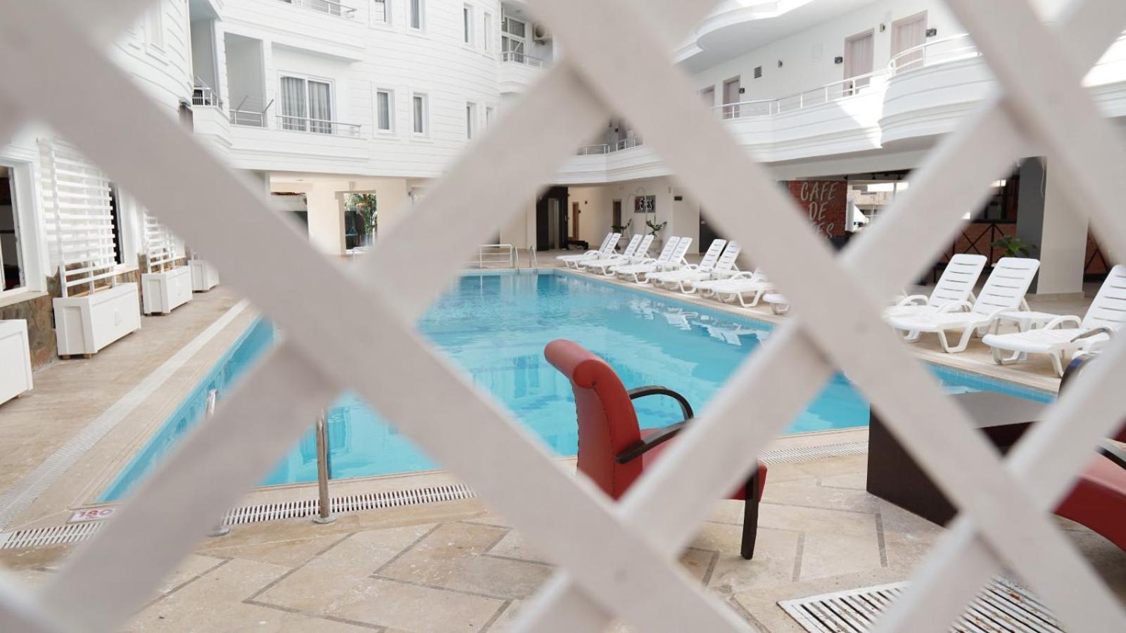 Club Efes Otel 锡利夫凯 外观 照片
