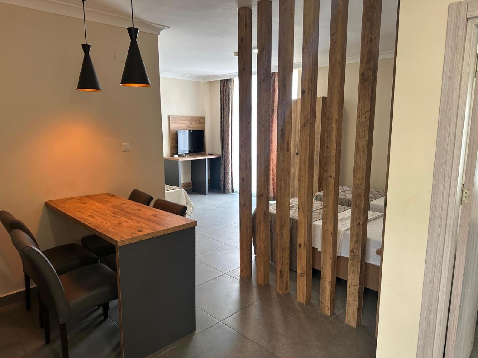 Club Efes Otel 锡利夫凯 外观 照片