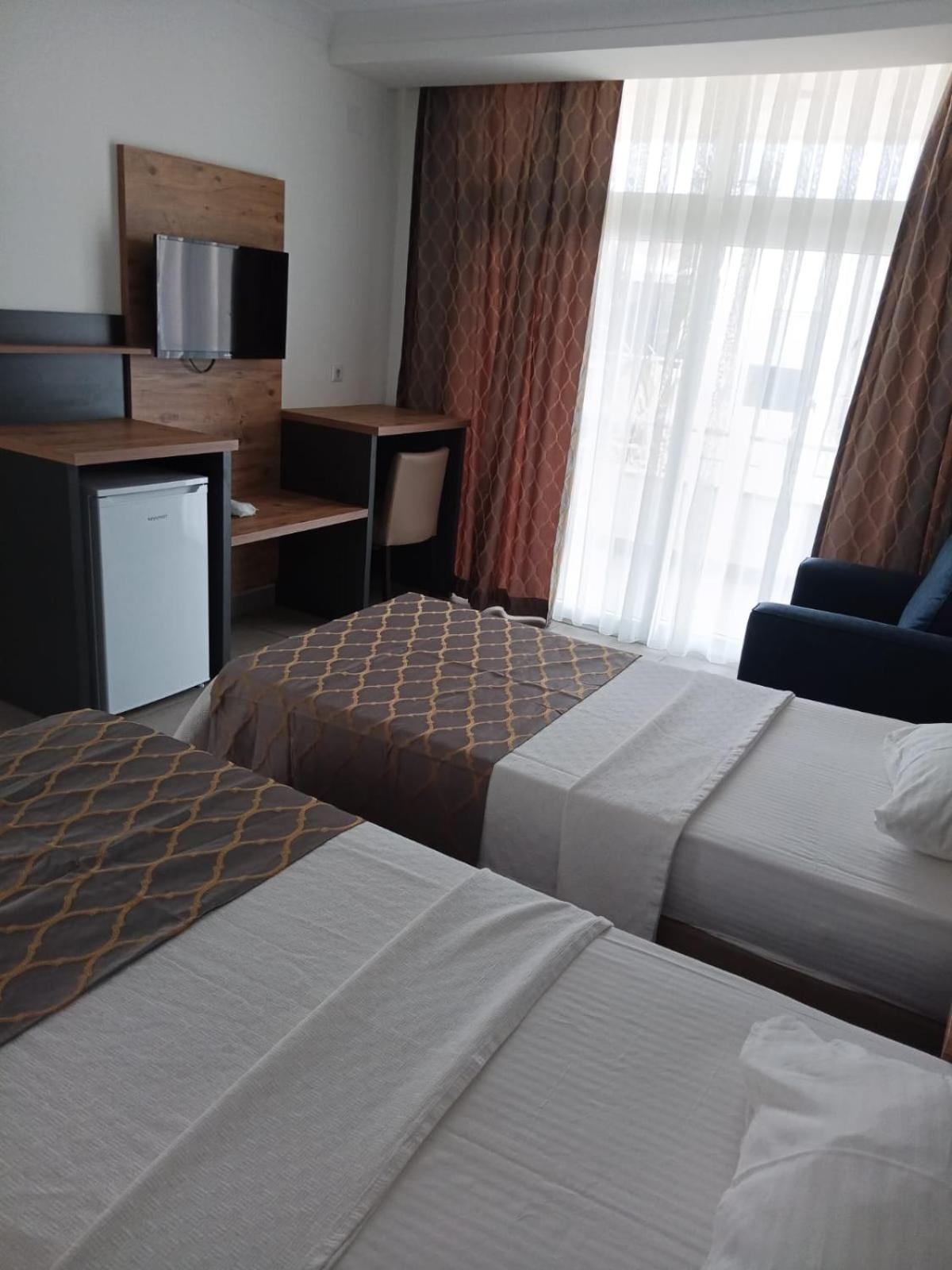 Club Efes Otel 锡利夫凯 外观 照片