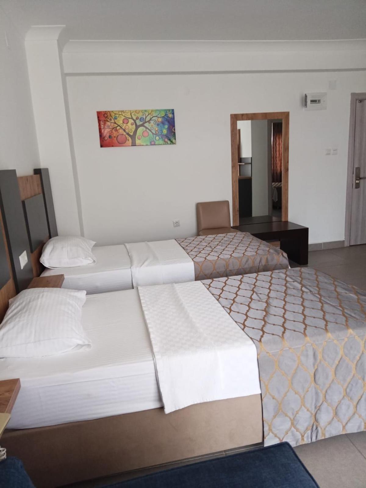 Club Efes Otel 锡利夫凯 外观 照片