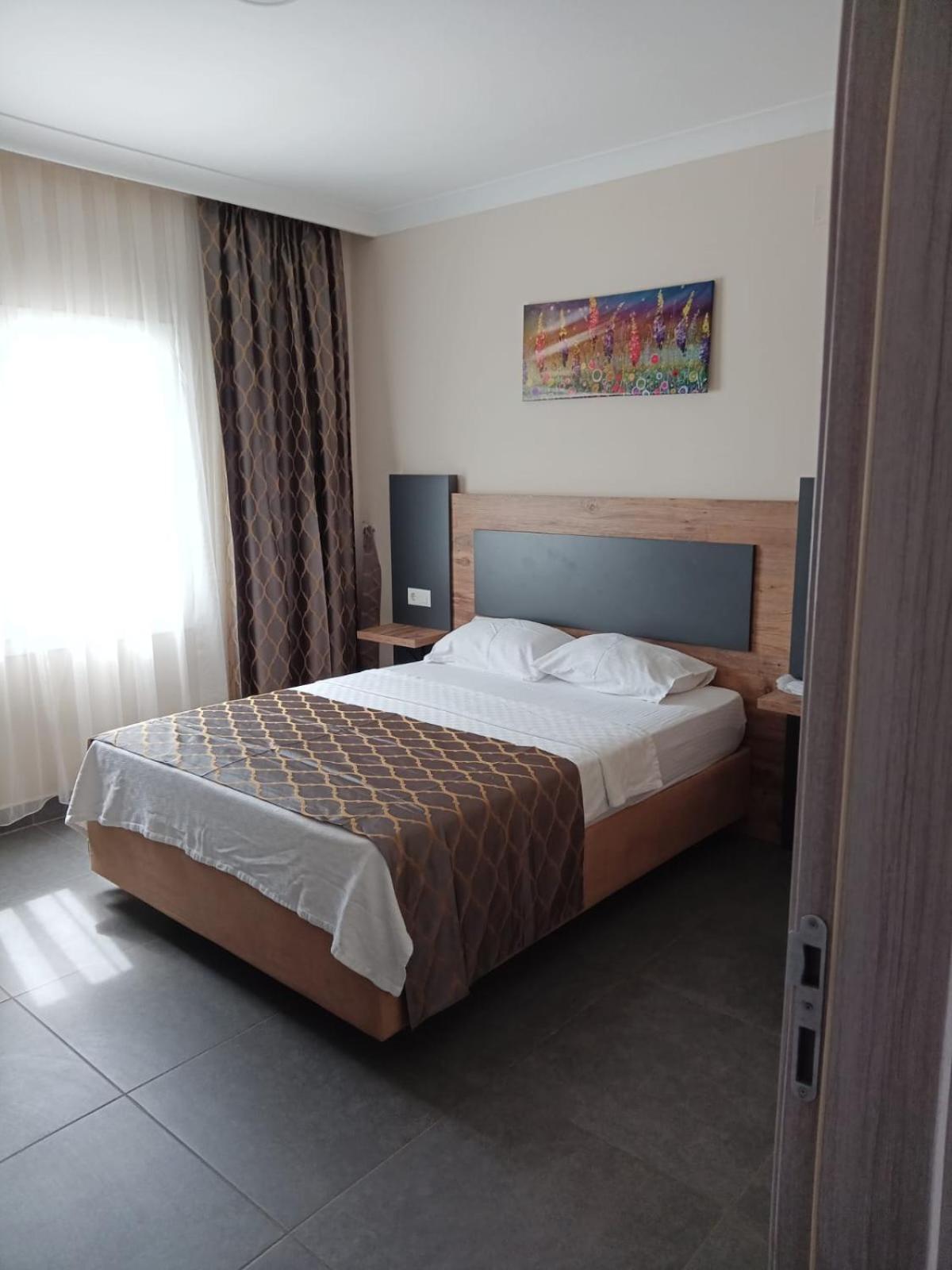 Club Efes Otel 锡利夫凯 外观 照片