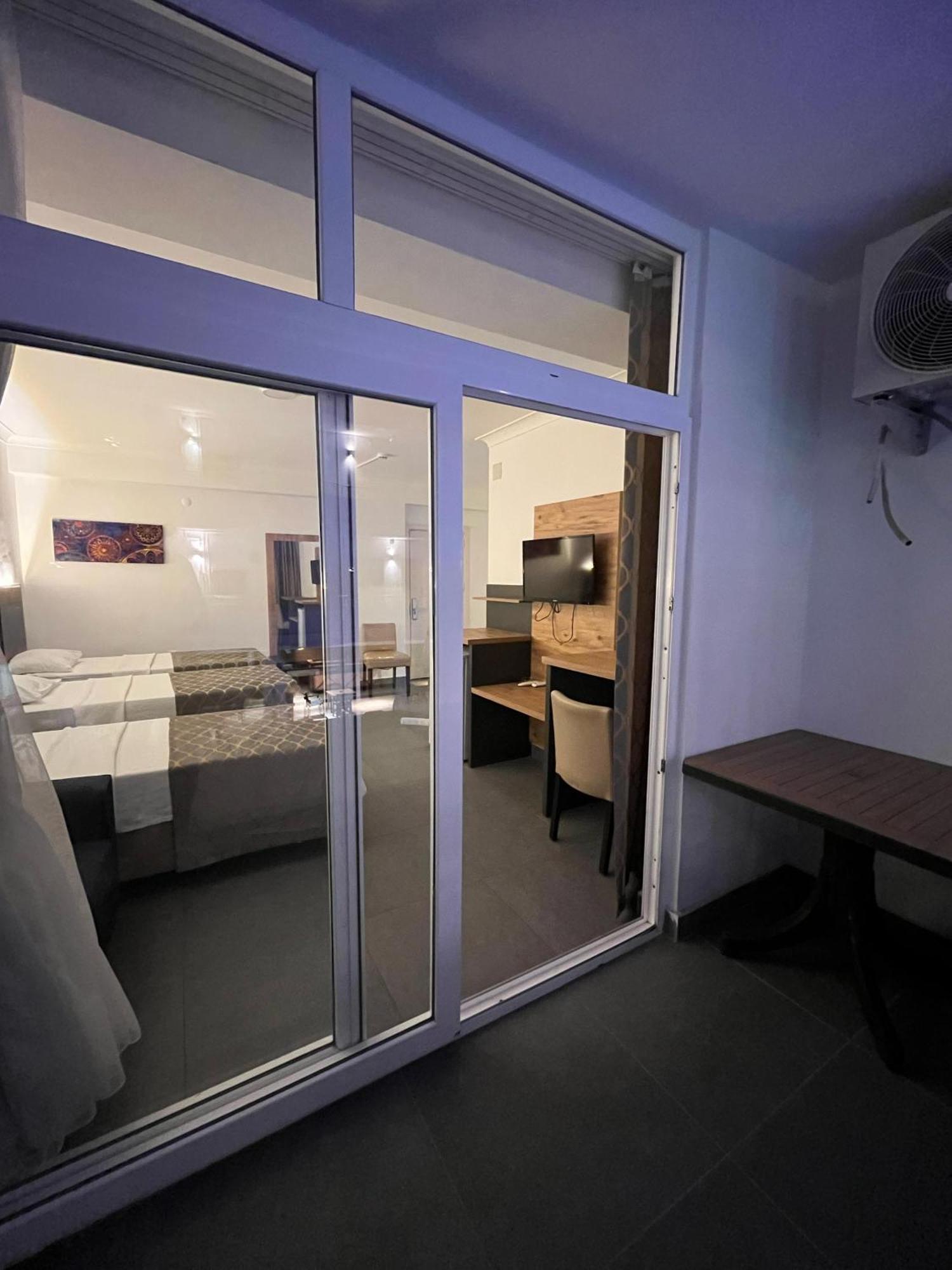 Club Efes Otel 锡利夫凯 外观 照片