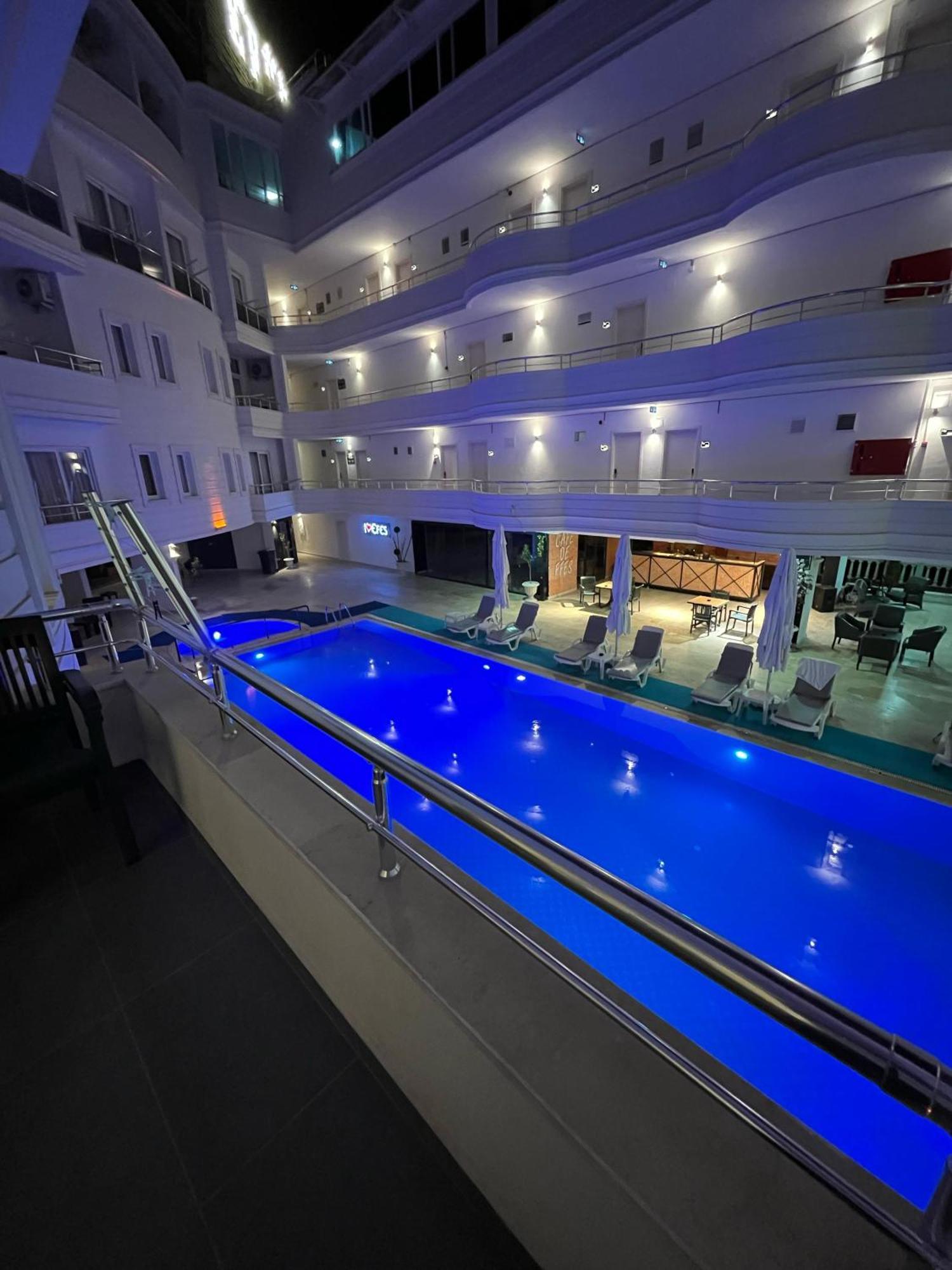 Club Efes Otel 锡利夫凯 外观 照片